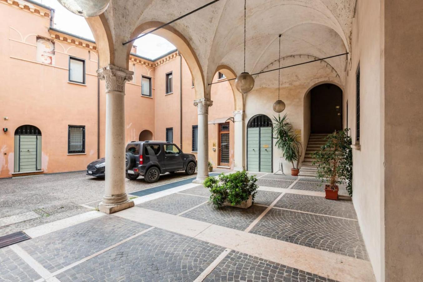 Residenza Palazzo Petrozzani Apartment Mantova Ngoại thất bức ảnh